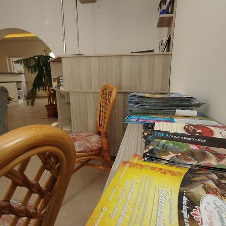 Csigahaz Panzio Hotel Gyula Buitenkant foto