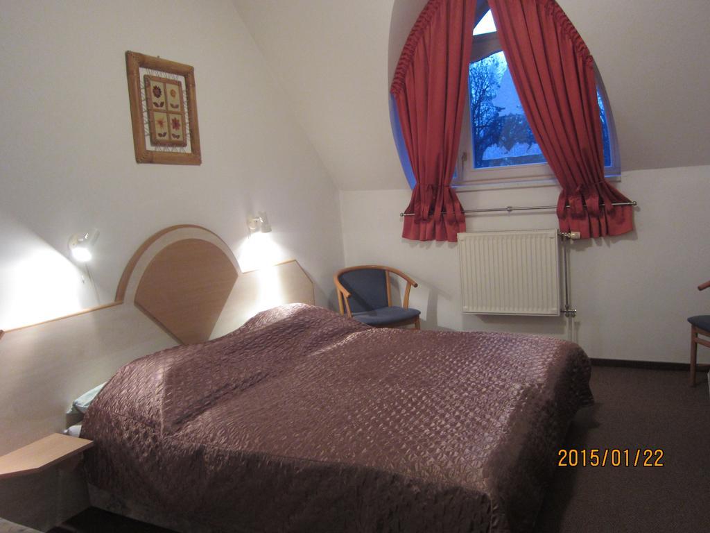 Csigahaz Panzio Hotel Gyula Buitenkant foto