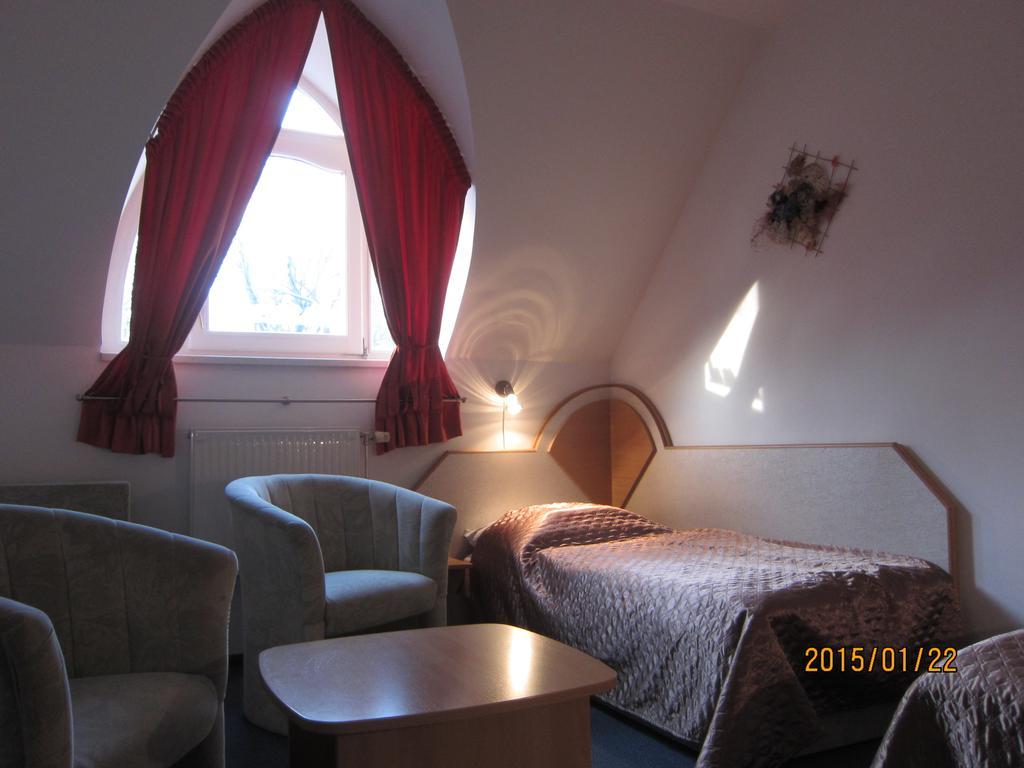 Csigahaz Panzio Hotel Gyula Buitenkant foto