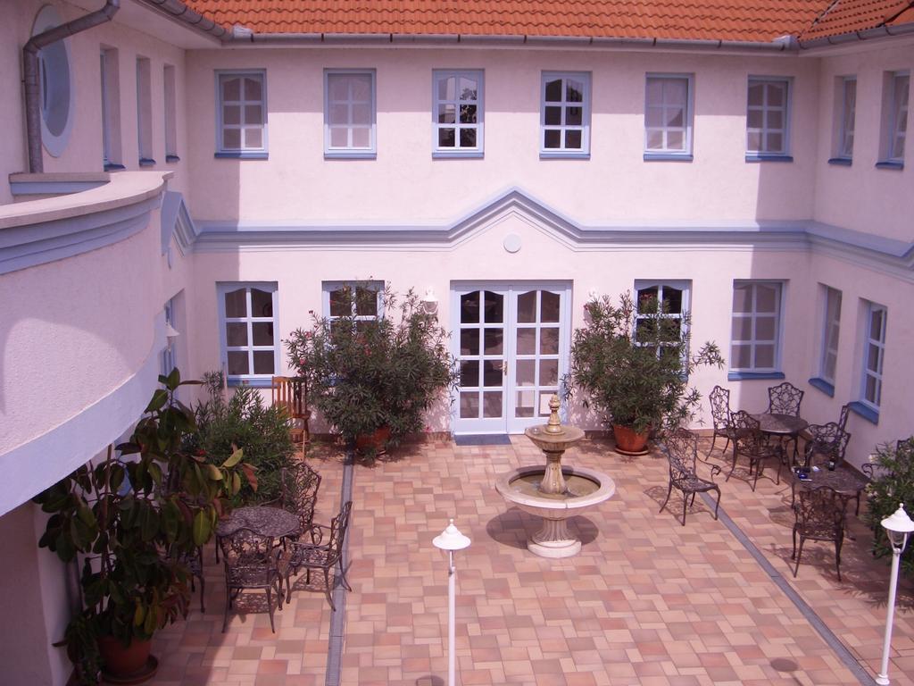 Csigahaz Panzio Hotel Gyula Buitenkant foto