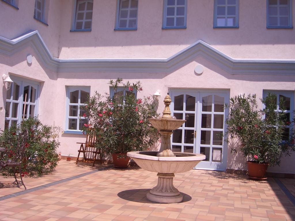 Csigahaz Panzio Hotel Gyula Buitenkant foto