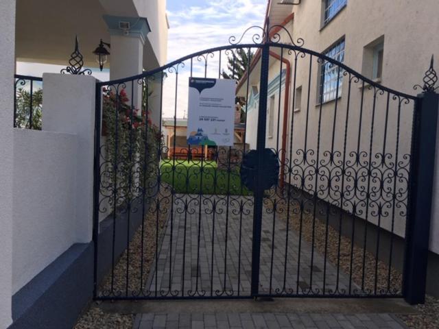 Csigahaz Panzio Hotel Gyula Buitenkant foto