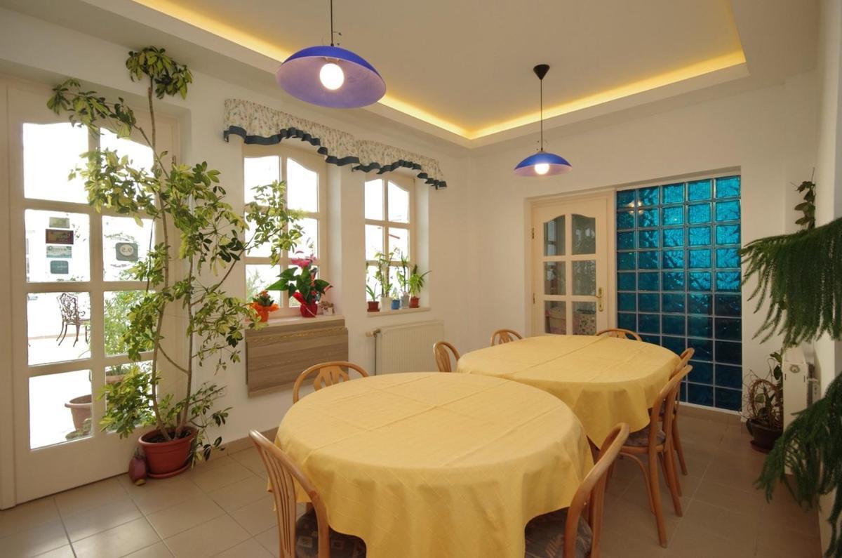 Csigahaz Panzio Hotel Gyula Buitenkant foto
