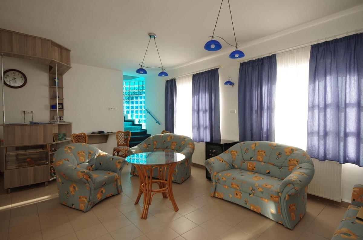 Csigahaz Panzio Hotel Gyula Buitenkant foto