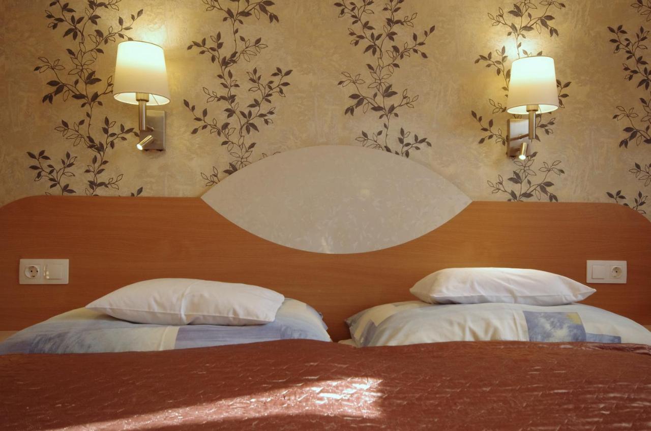 Csigahaz Panzio Hotel Gyula Buitenkant foto