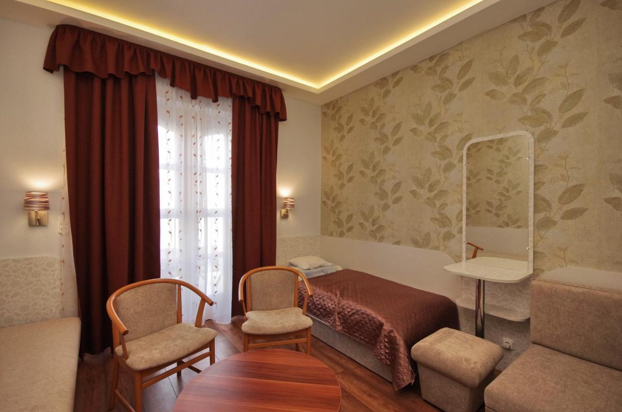 Csigahaz Panzio Hotel Gyula Buitenkant foto