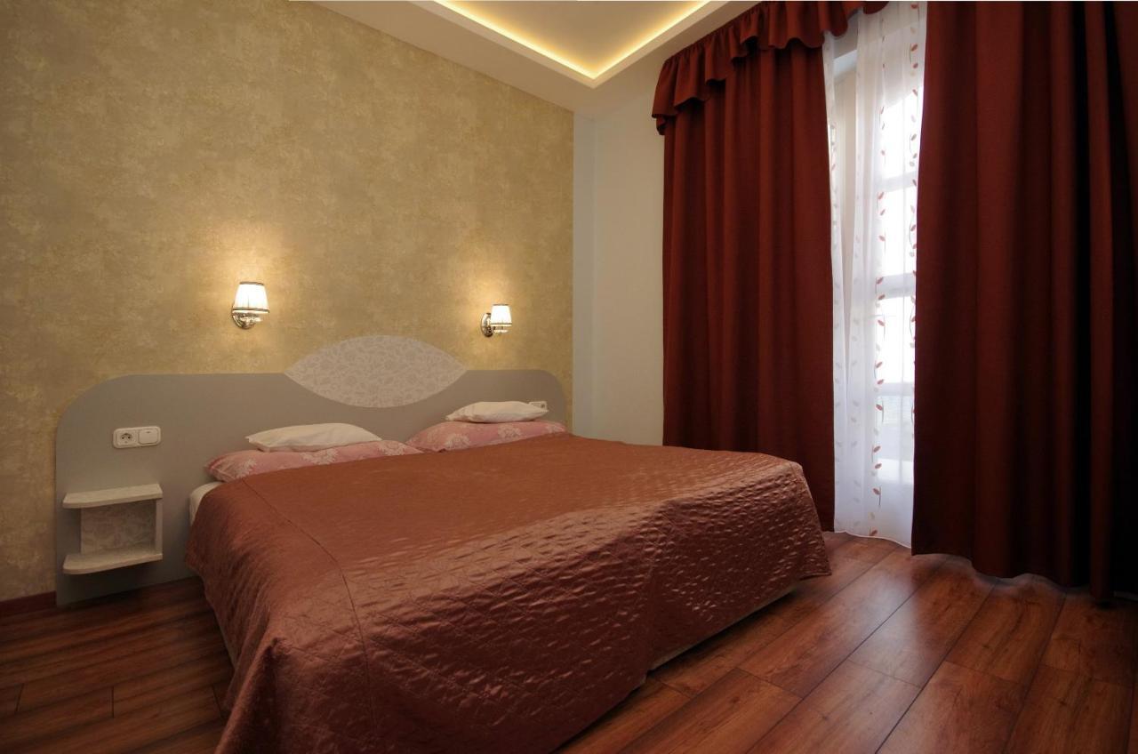 Csigahaz Panzio Hotel Gyula Buitenkant foto
