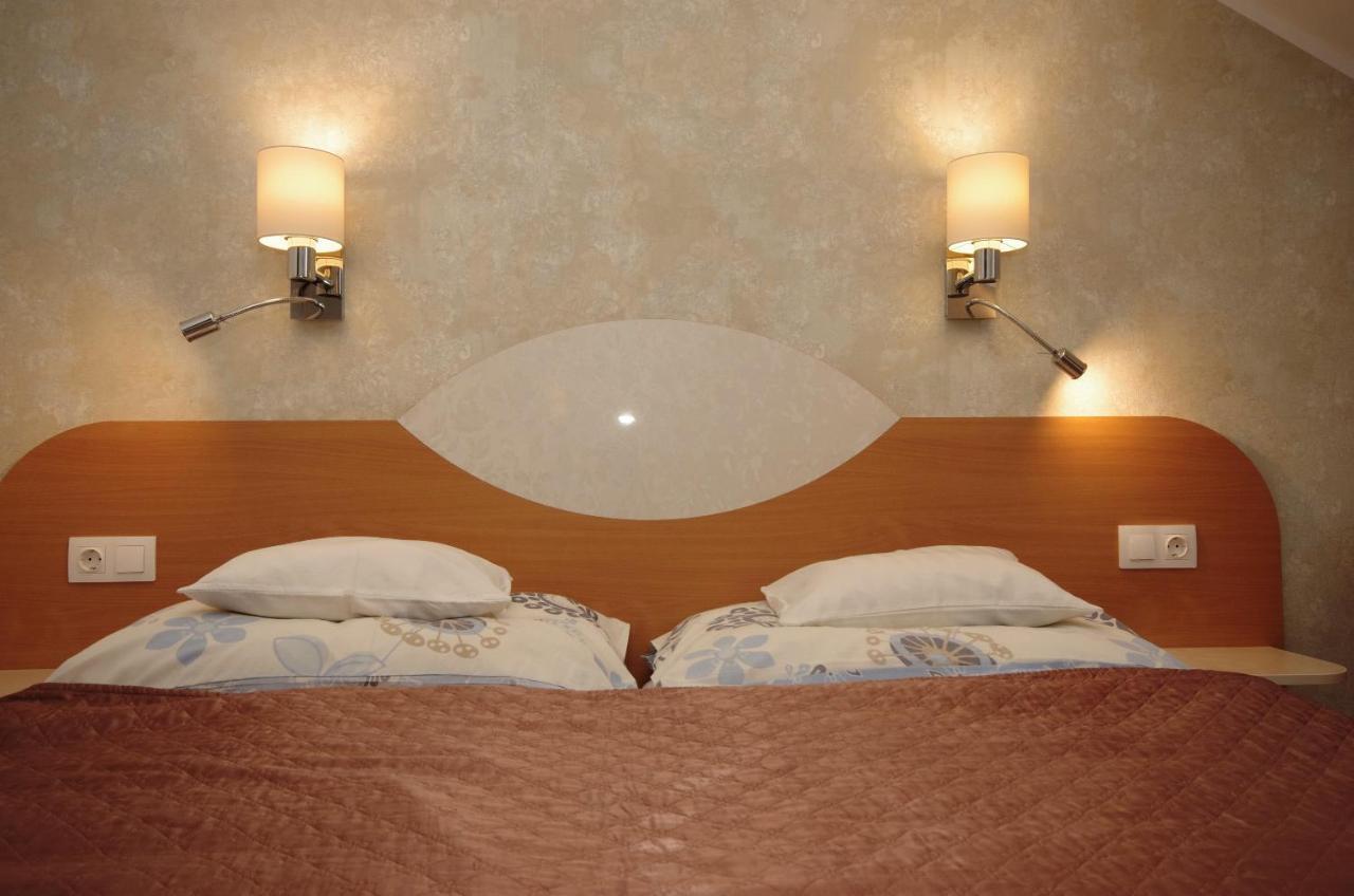 Csigahaz Panzio Hotel Gyula Buitenkant foto