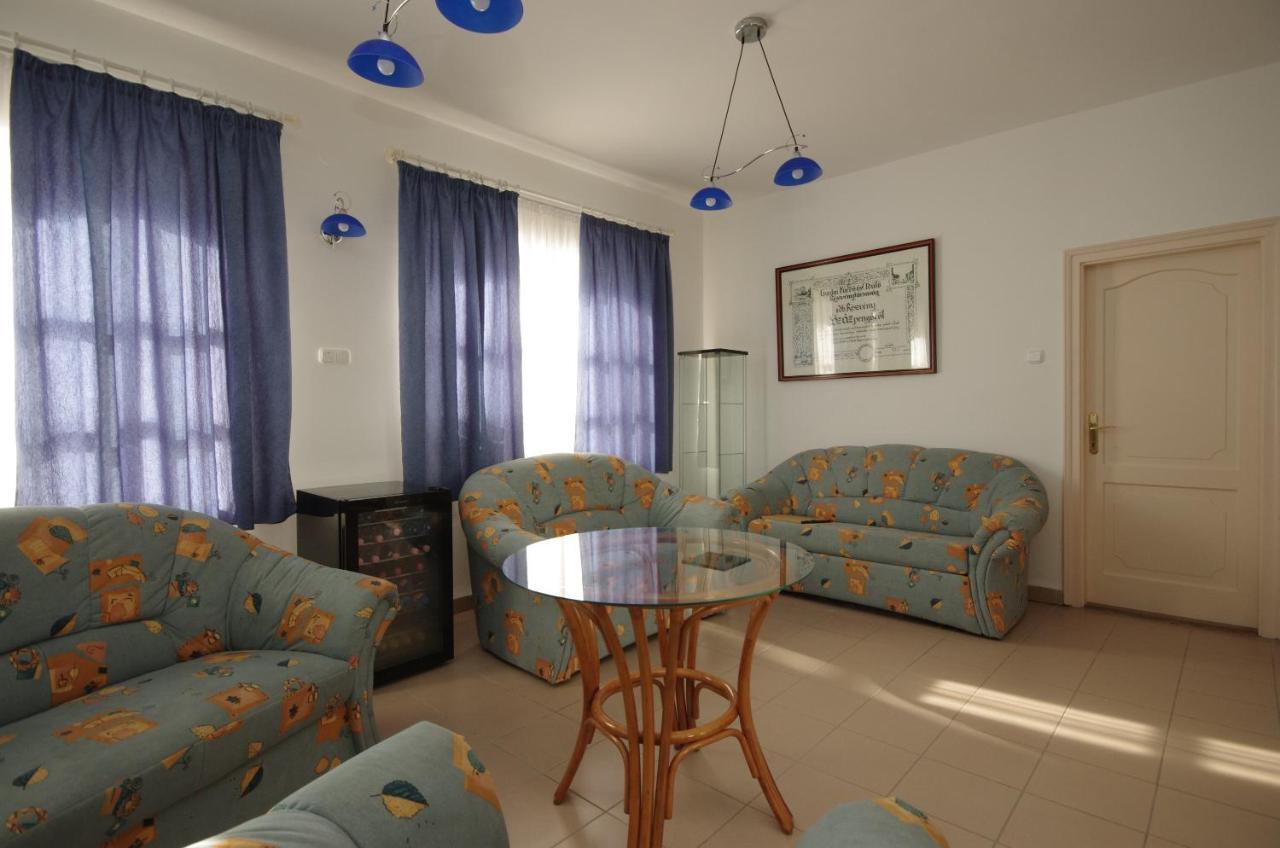 Csigahaz Panzio Hotel Gyula Buitenkant foto