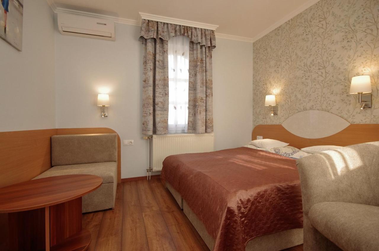 Csigahaz Panzio Hotel Gyula Buitenkant foto