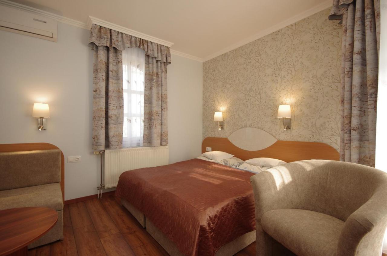 Csigahaz Panzio Hotel Gyula Buitenkant foto