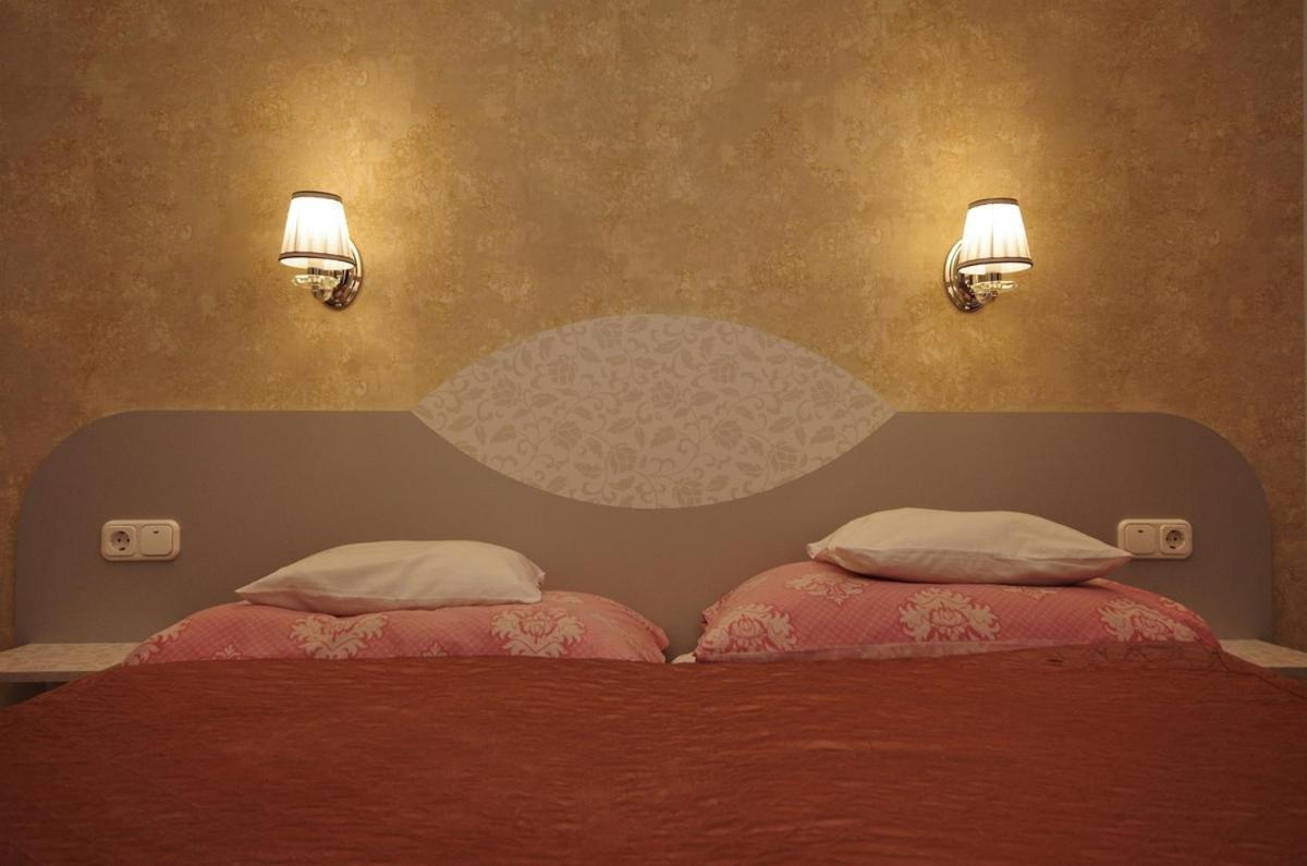 Csigahaz Panzio Hotel Gyula Buitenkant foto