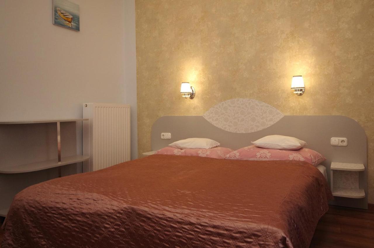 Csigahaz Panzio Hotel Gyula Buitenkant foto