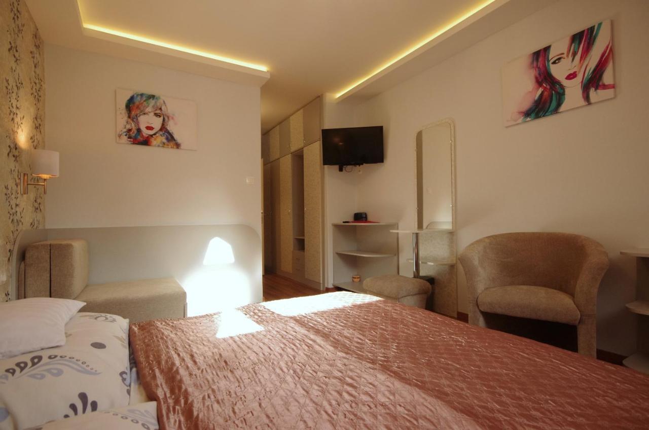 Csigahaz Panzio Hotel Gyula Buitenkant foto